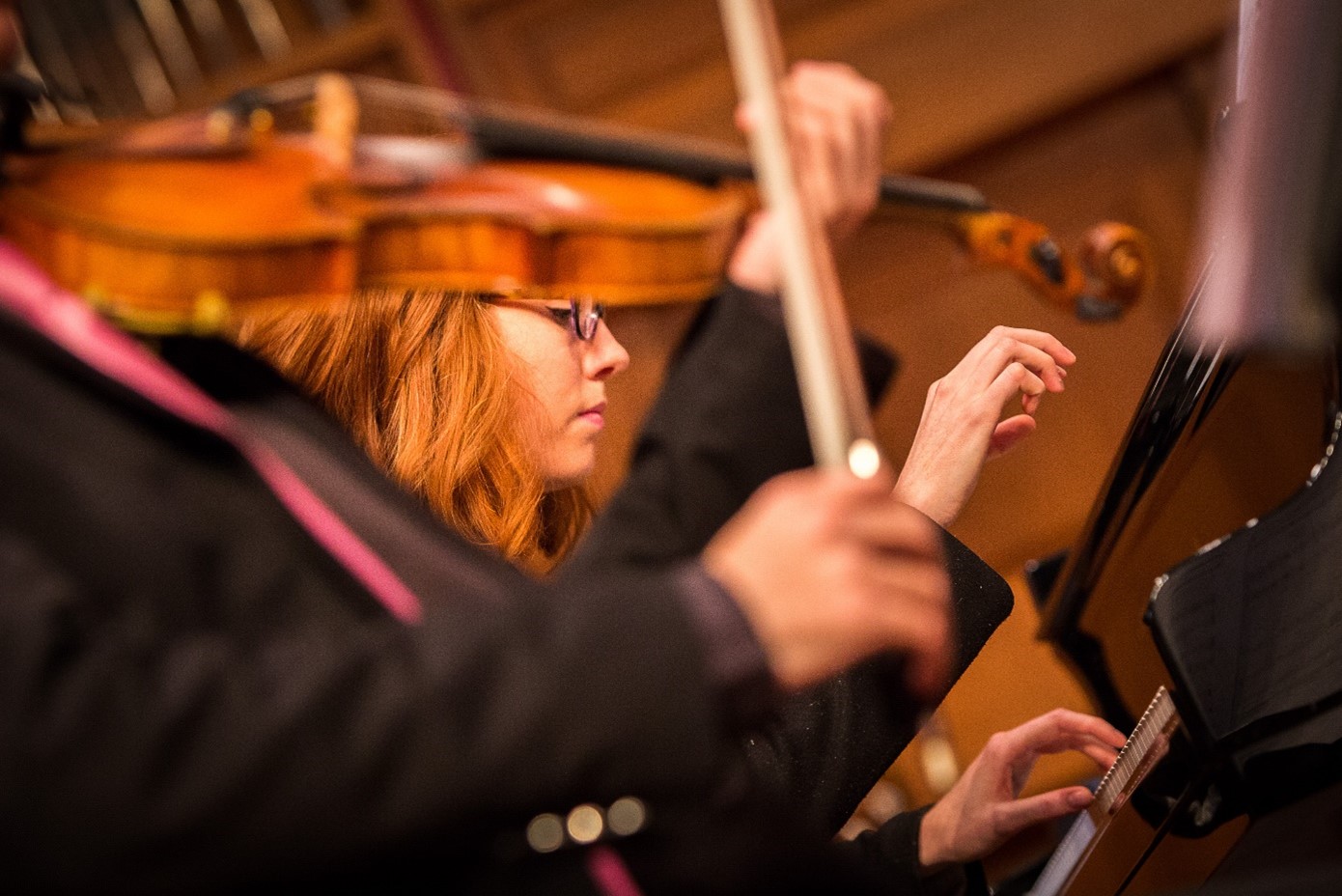 Close up of violinist playing